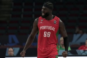 英雄联盟直播-科塔高效贡献16分7板1帽难救主，19分钟12投7中罚球4中2